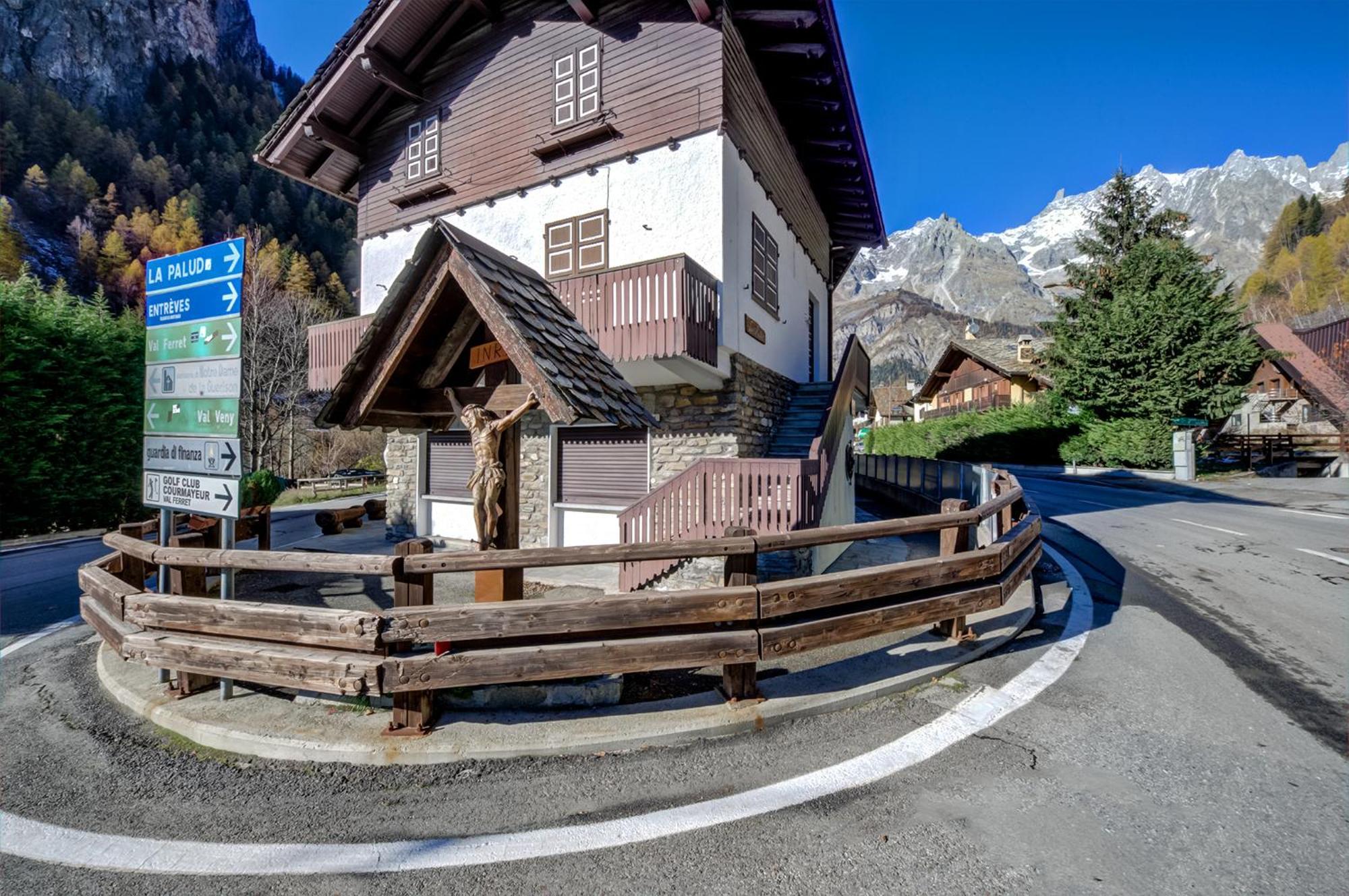 Casa Entreves - Ristrutturata Con Parcheggio กูร์มาเยอร์ ภายนอก รูปภาพ